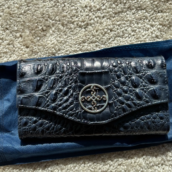 Stauer Crocodile-Embossed Blue Handbag with Wallet - Picture 12 of 13